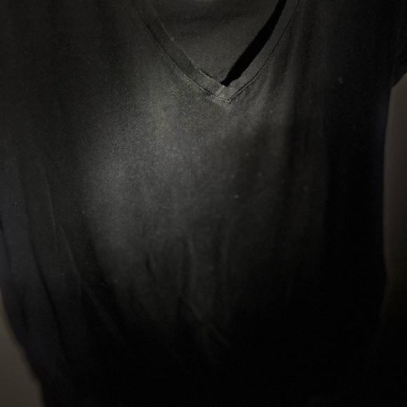 Isabel maternity basic black v neck tee - Picture 3 of 5